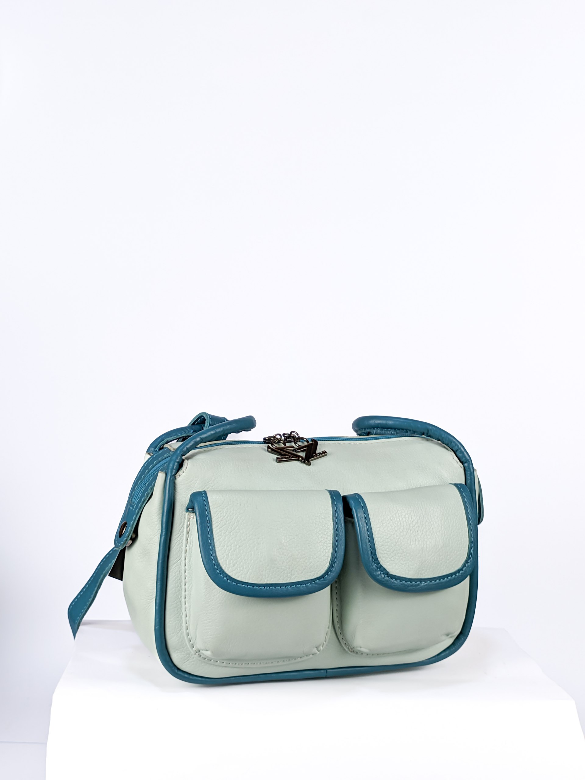 بجيوب أمامية وحصرية (آخر قطعة)